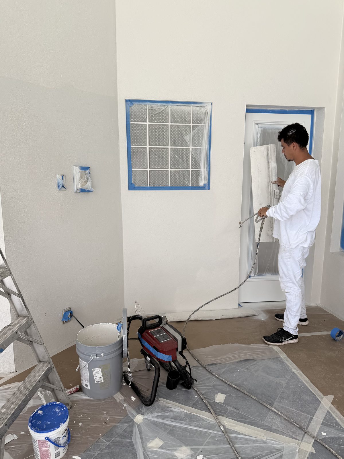 Purple Painting painter cutting-in fresh interior wall color